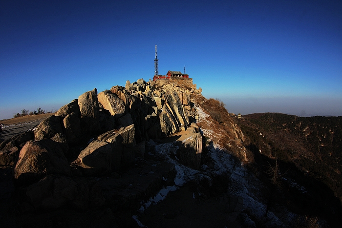 泰山气势雄伟磅礴有五岳之首五岳之长天下第一山之称