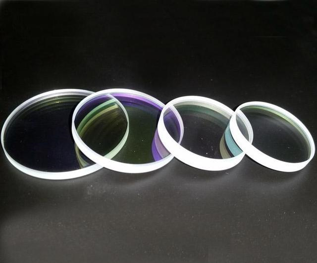 玻璃镜片的主要原料是光学玻璃.镜片材质