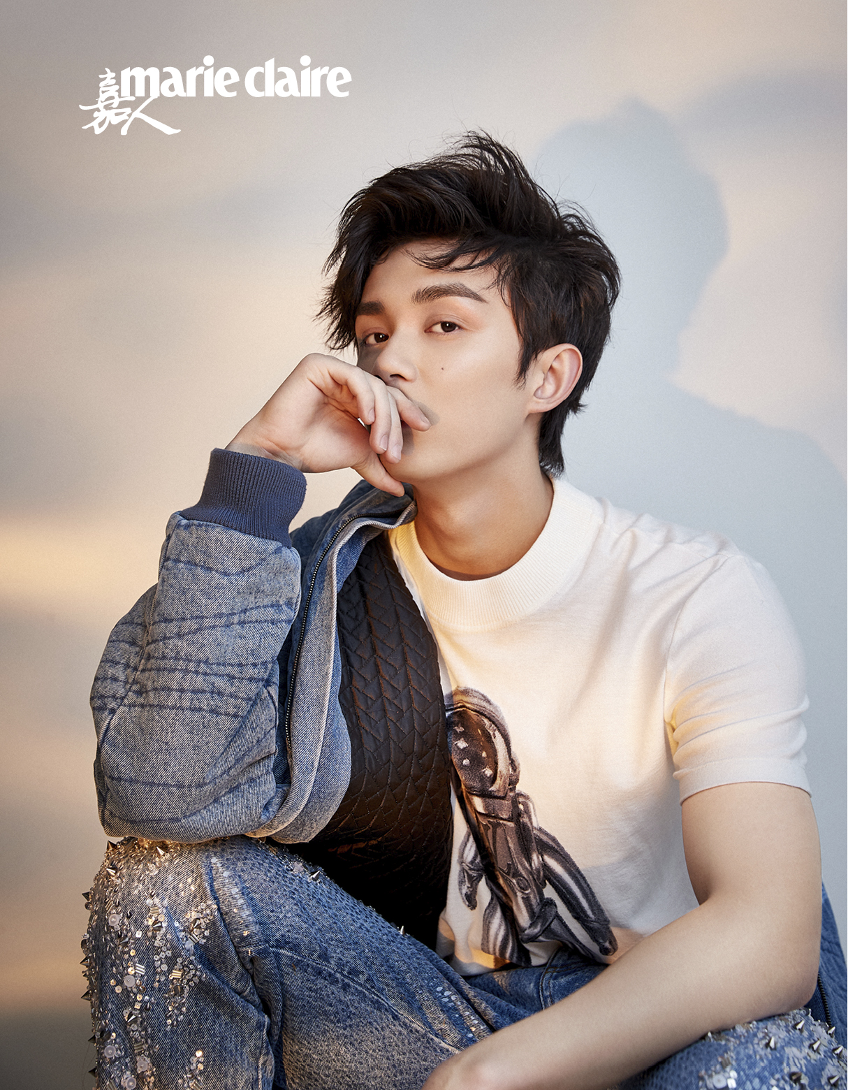 吴磊登时尚杂志特刊封面花样少年温暖凛冽冬日