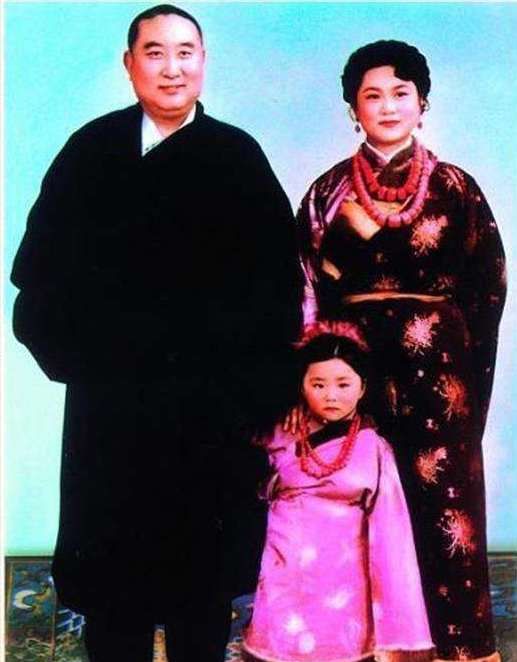 十世班禅妻子李洁美照:外公是开国上将,图1和大20岁的丈夫留影