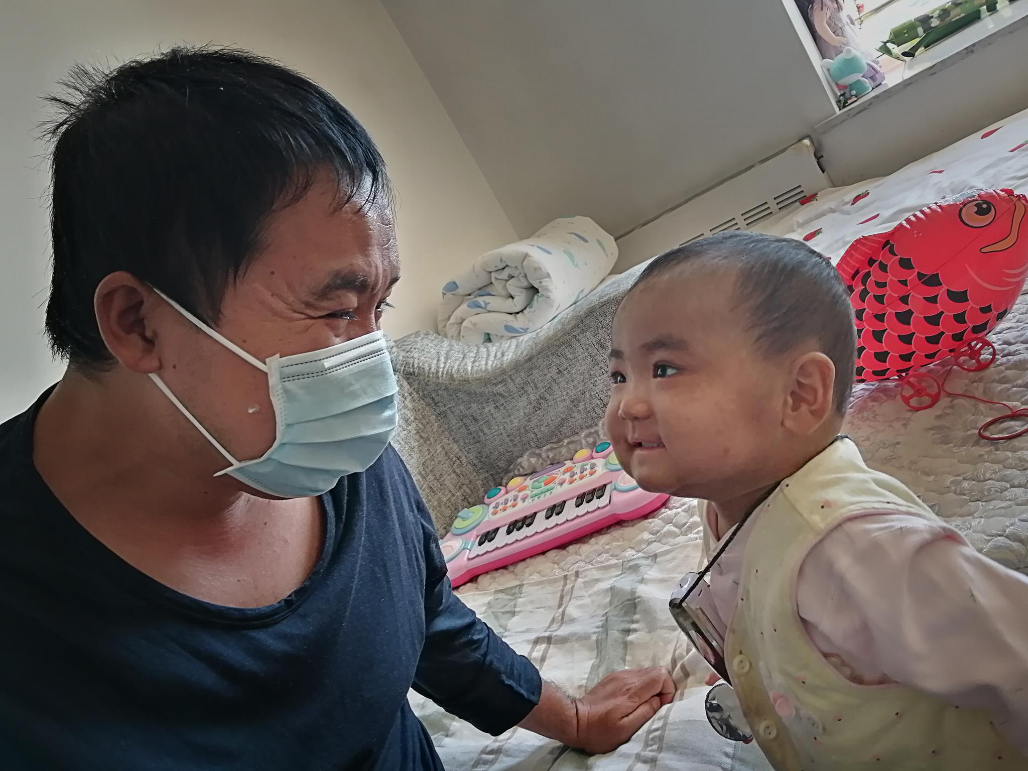 父母:女儿在哪年在哪|刘龙|女儿|一家人_新浪新闻