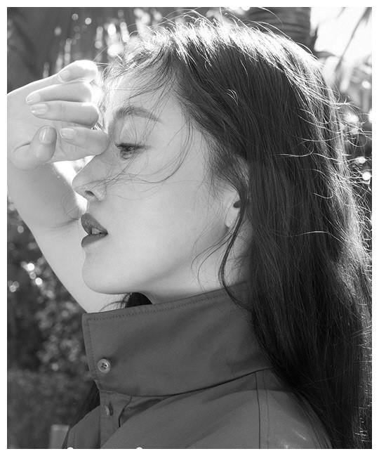 韩国女艺人严智苑最新杂志写真曝光