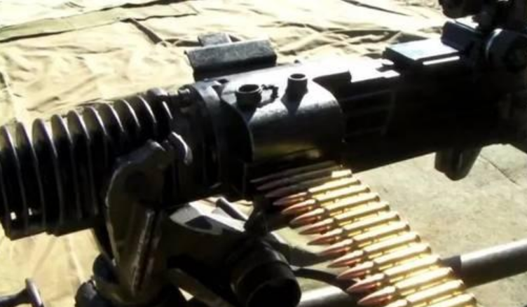 弹匣、弹鼓、弹盘、弹仓、弹链各有什么优势、缺陷和特点?|弹匣|供弹具|枪支_新浪新闻