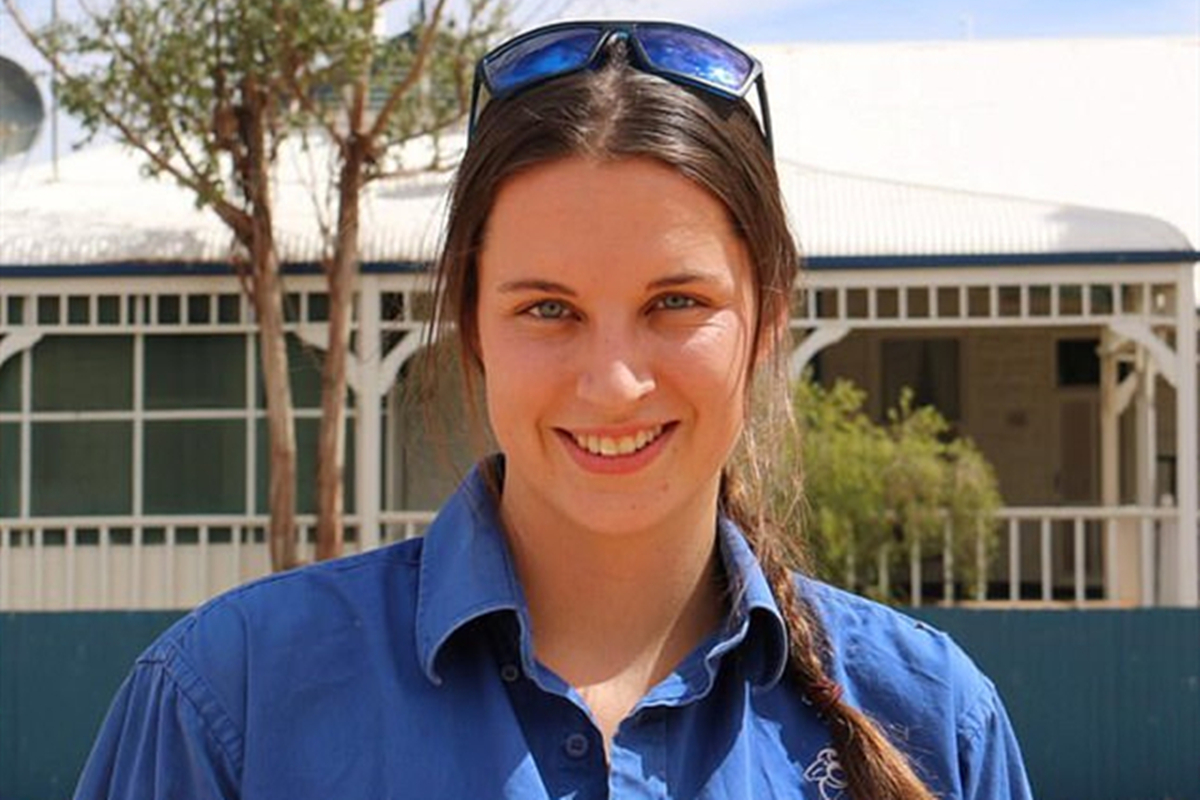 澳大利亚21岁美女农民在直播中怒怼政府官员,被大赞"英雄"