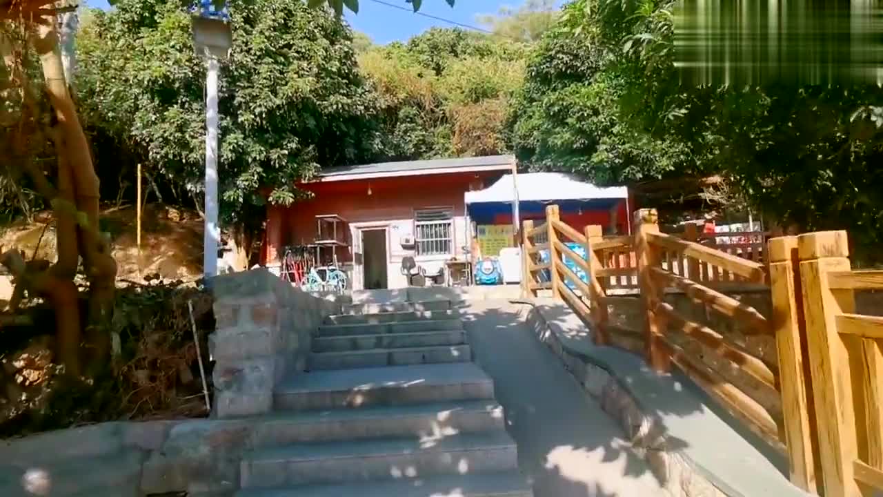 厦门天马山因为上面有一火葬场而闻名,小伙还是第一次爬