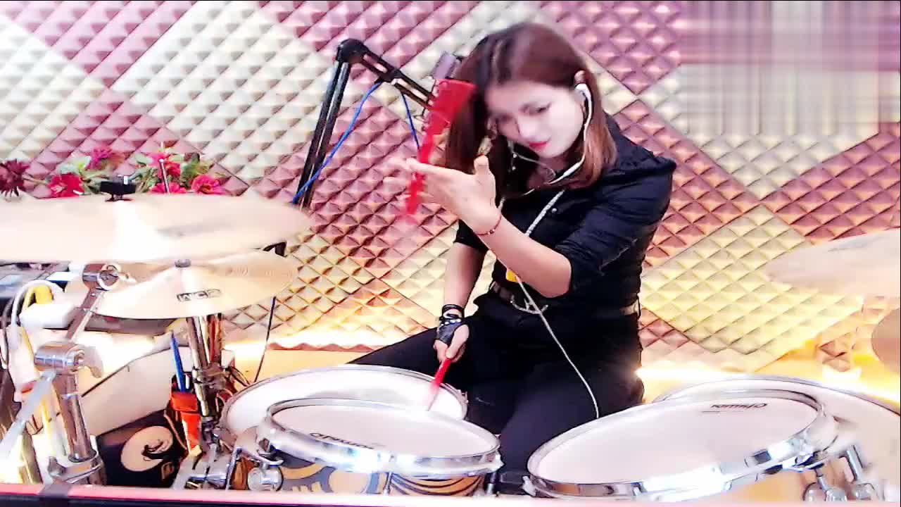 架子鼓女神惊艳演绎《眉飞色舞》节奏太嗨了忍不住听了好几遍