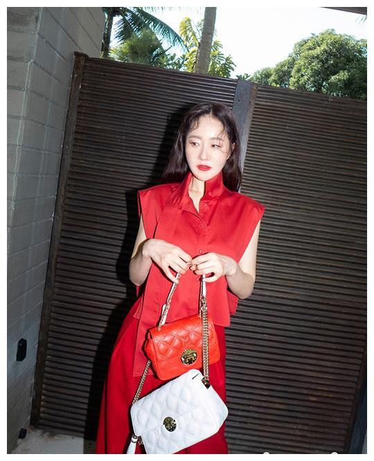 韩国女艺人严智苑最新杂志写真曝光