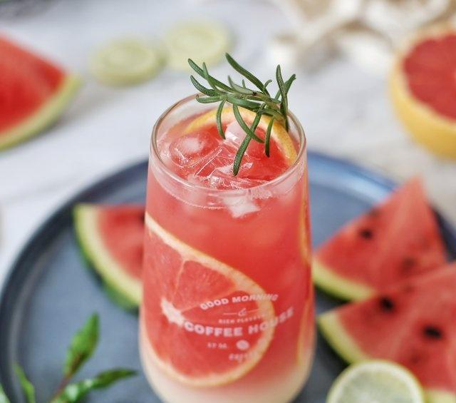 西瓜西柚多多饮酸甜可口味道和颜值都爆表