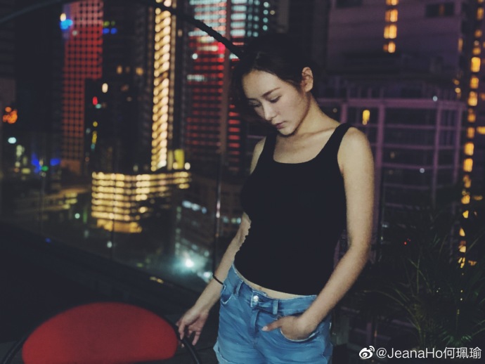 香港美女演员何珮瑜迷人写真美照欣赏