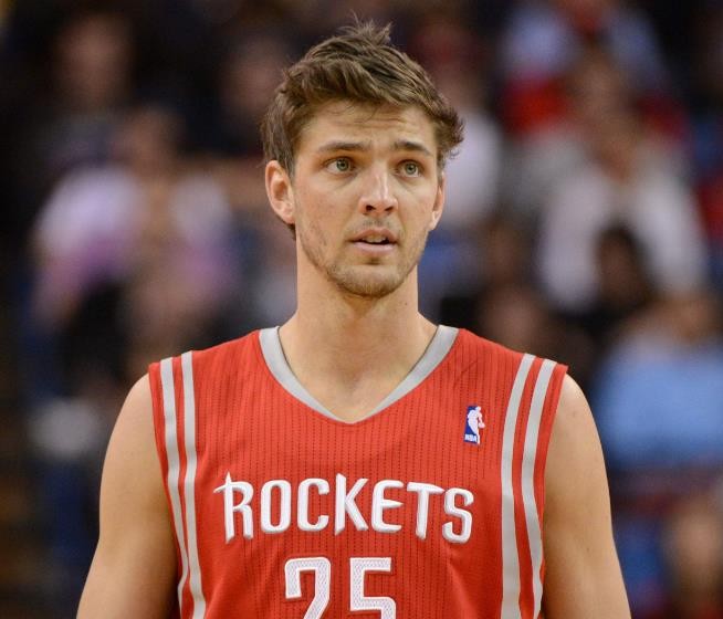 钱德勒帕森斯说他很健康, 但灰熊队不会打他