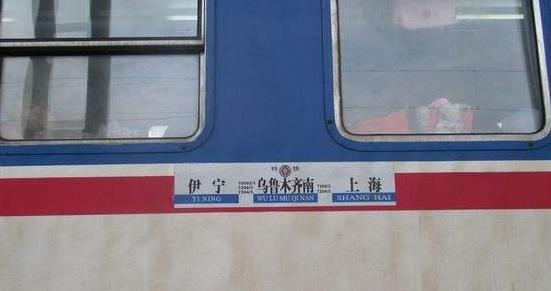 2,k1082次列车:k1082次列车是乌鲁木齐到齐齐哈尔,这条路线的全程约有