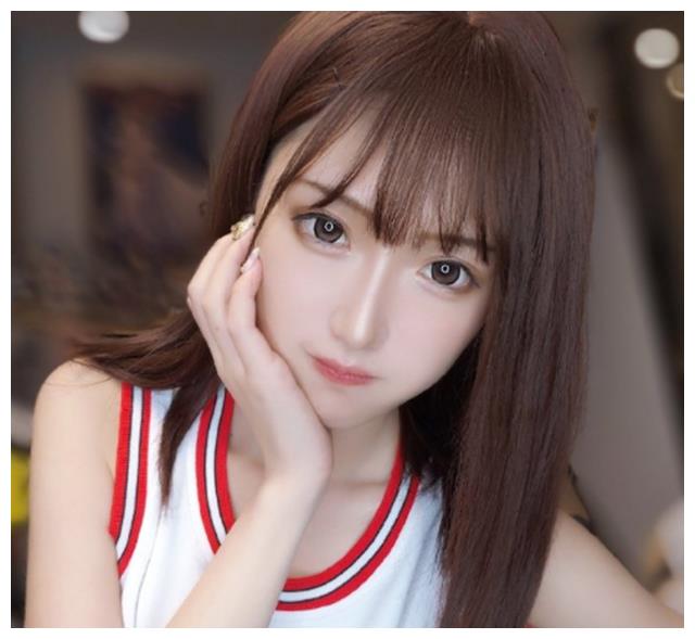 腐团儿去掉美颜晒高清照,脸上的7颗痣清清楚楚,心中