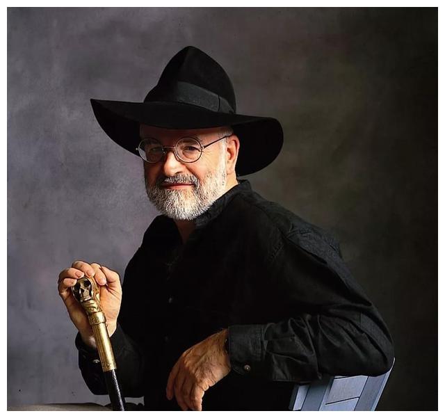 好兆头天使和魔鬼尼尔盖曼和特里30年忘年之交的致敬