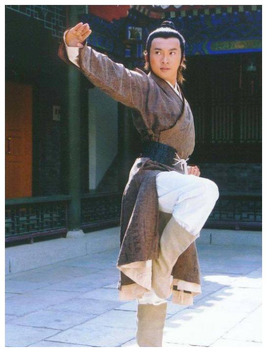 4个版本的“张无忌”:图一经典,图二最帅,看到图四我笑喷了