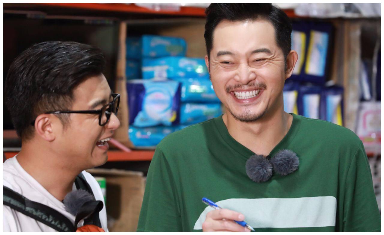 沙溢又双叒翻车!晒"炊事班"合照秀颜值,网友却发"丑照"反击