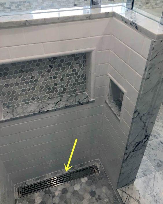 我很好奇:为什么要将长条地漏装在淋浴房最外侧,不会影响开关?