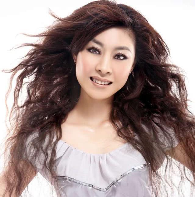 时隔8年王娅重返乐坛爱情错觉火爆抖音平台