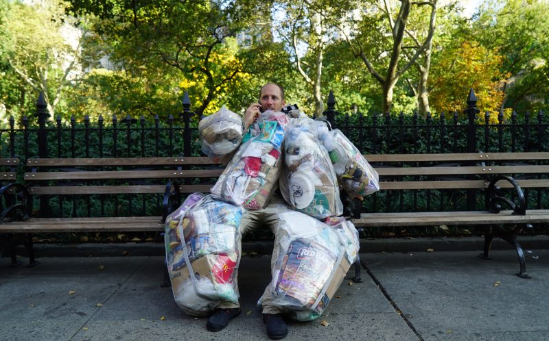 百万富豪化身乞丐,以"垃圾"为生,结局出人意料|捡垃圾|乞丐|食物_新浪