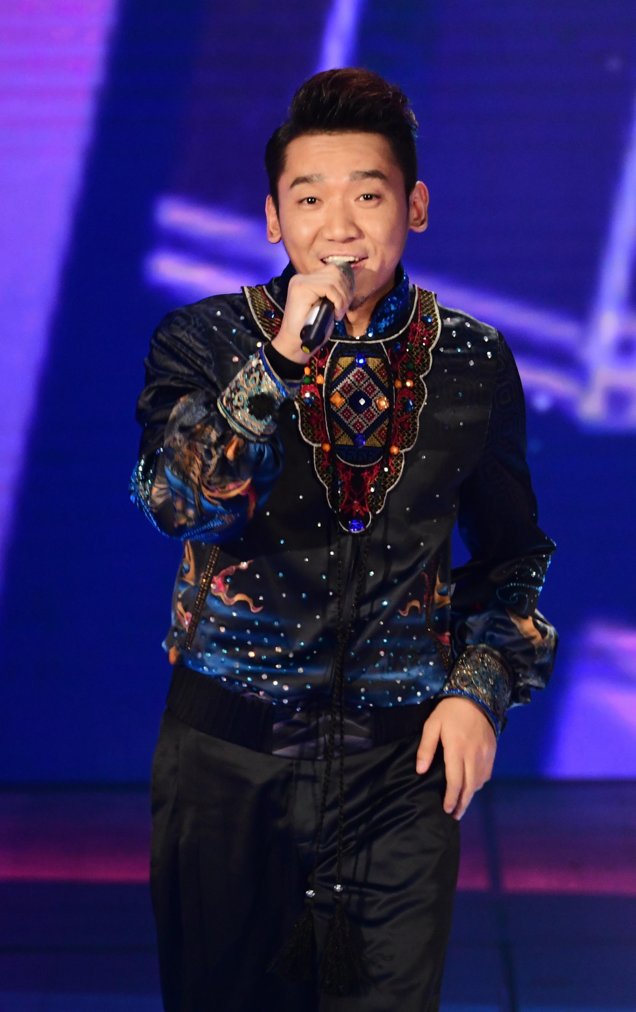 扎西平措用旋律谱写家乡 3月将推出最新创作单曲|西平|单曲|旋律_新浪