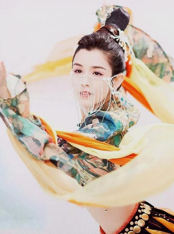 哈妮克孜化身仙女飞天敦煌彰显年轻新国风