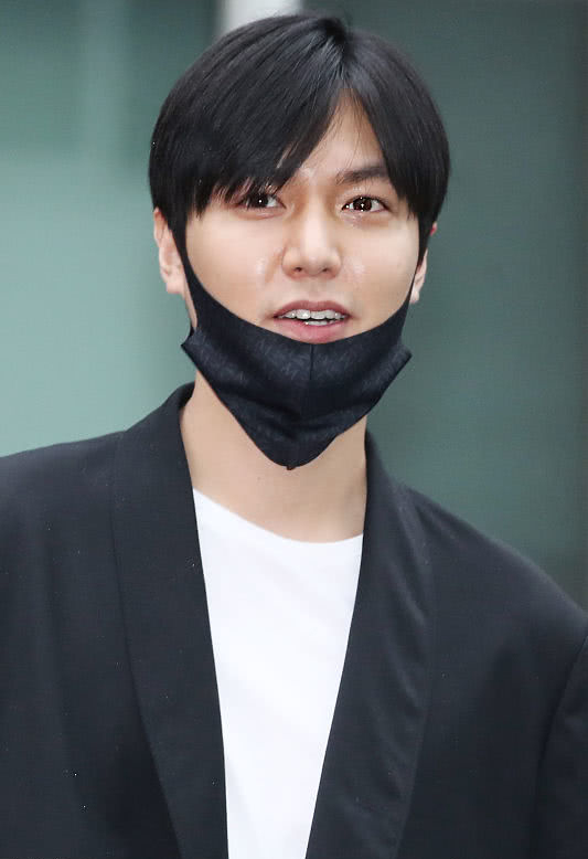 李敏镐又发福了?退伍后脸型臃肿颜值下降