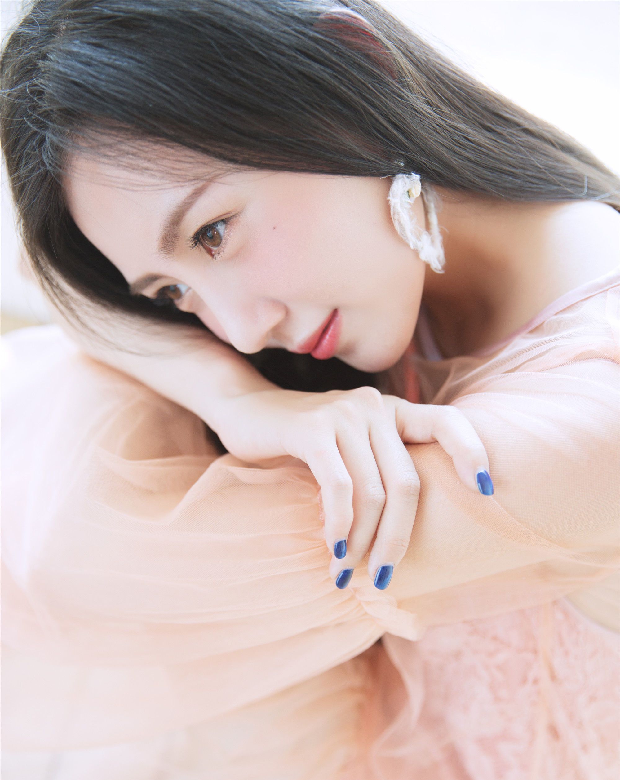 张墨锡玉面粉腮吹弹可破如一方晶莹的美玉般惹人遐想