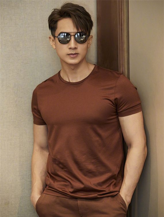 胡子造型的吴尊你见过吗?诠释硬朗男人风范,愈显成熟魅力