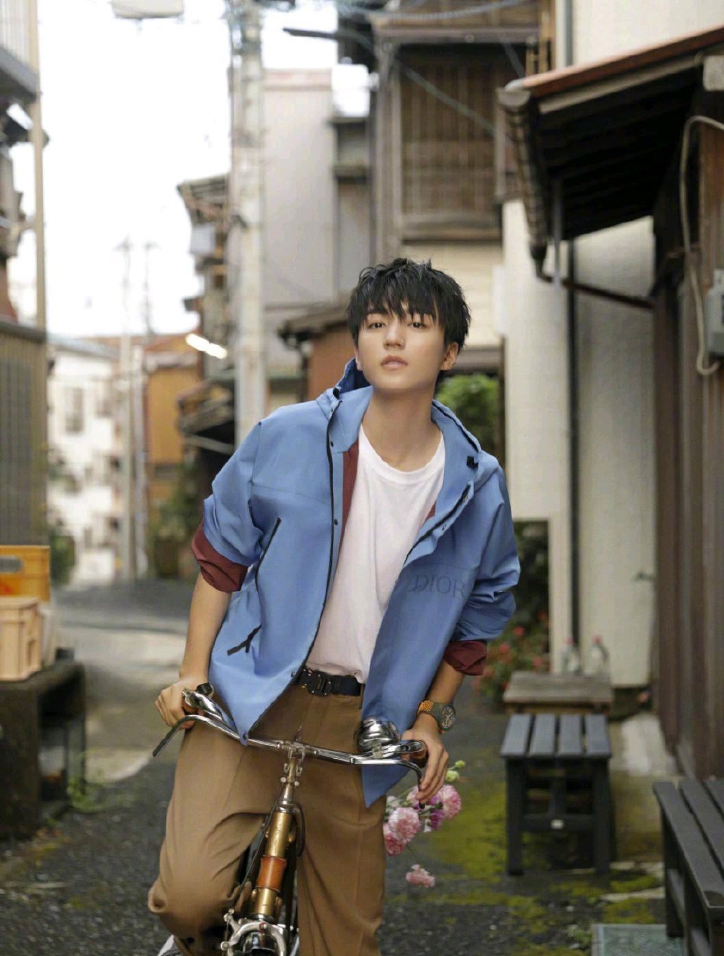 在杂志采访中王俊凯提到,他的生活态度是不拖延不顾虑,想到什么就去做