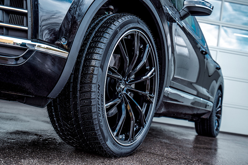 改装版大众途锐强势来袭,330匹马力配合22寸轮毂更添杀气