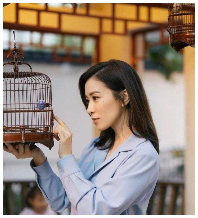 网红滤镜下的佘诗曼简直变了一个人,这样的美颜功能还真是可怕?