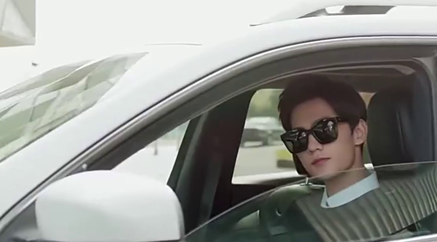 肖奈来接贝微微,这车队像接亲一样,微微都不好意思了!