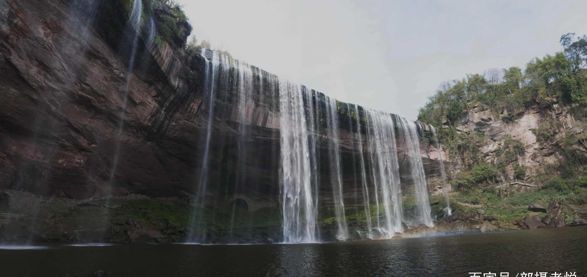 由里向外看的瀑布——"美妙"的"万州大瀑布"