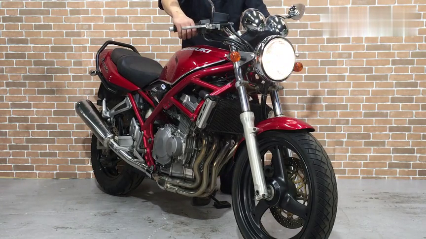 铃木"盗匪"实车展示,四缸声浪很纯正!