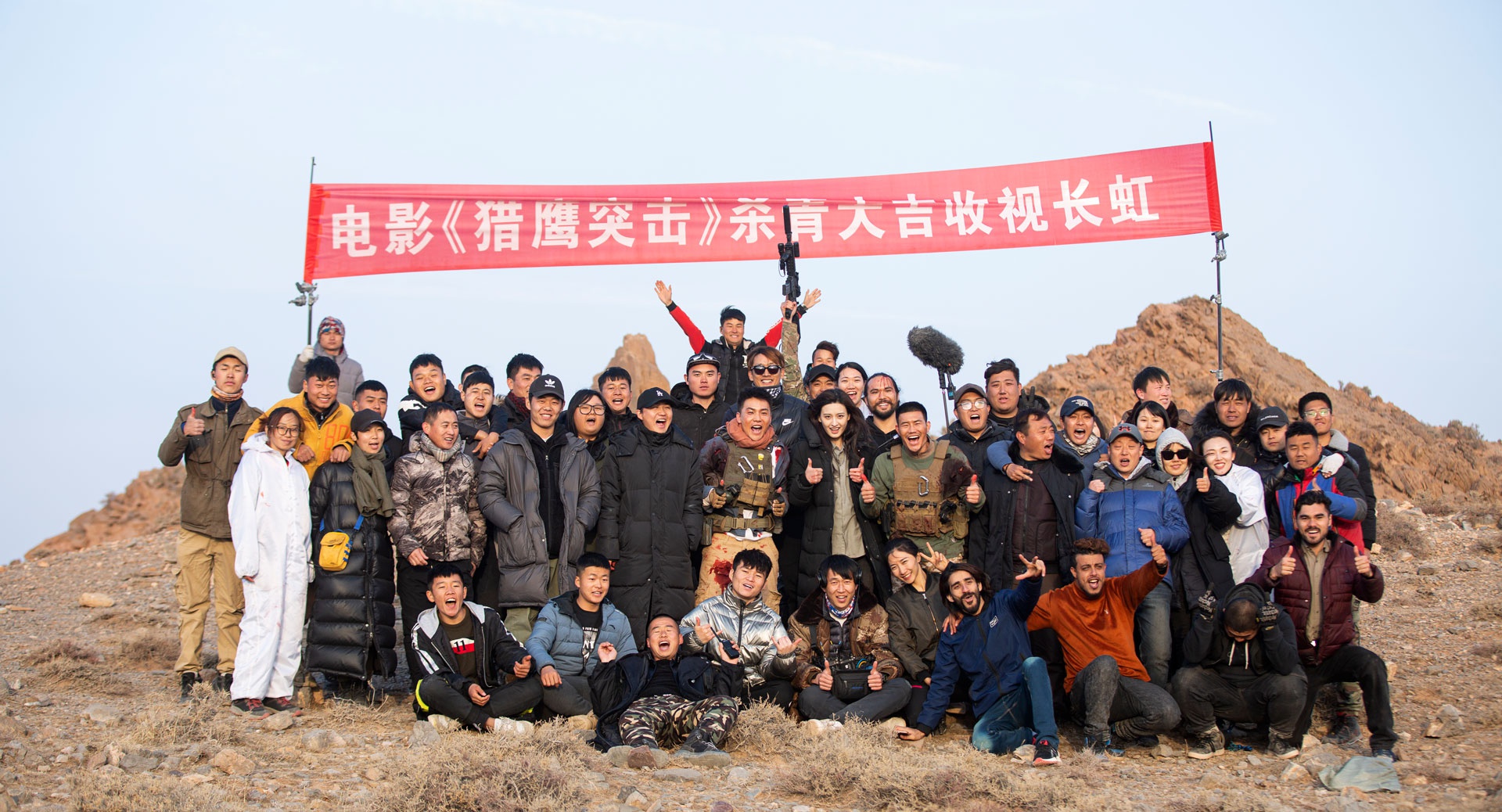 谢孟伟新戏猎鹰突击杀青剧照曝光硬汉范儿十足