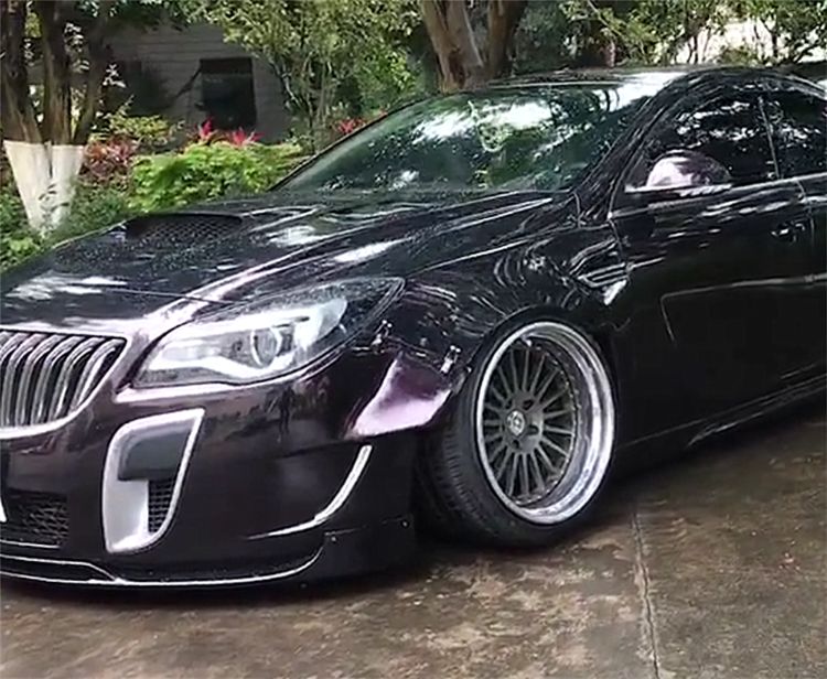 20万君威现街头,车身爆改,配"外八"轮毂,车牌还很吸睛!