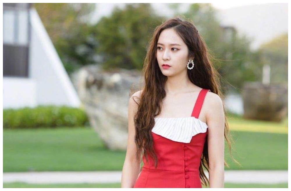 张艺兴喜欢她5年,王一博不敢和她对视,她到底有多大的魅力?