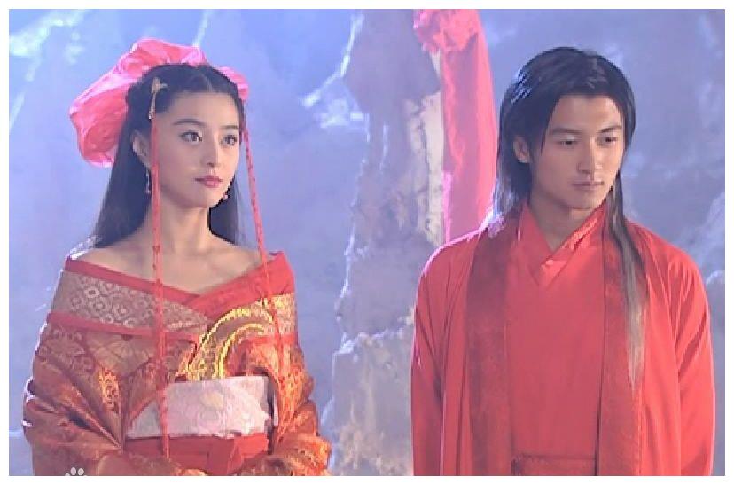 第一次是为了抓采花蜂,和恶通天假结婚的时候.