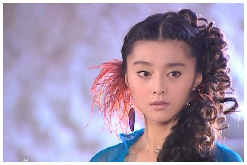 范冰冰在《小鱼儿与花无缺》中的15个造型,你最喜欢哪一个?