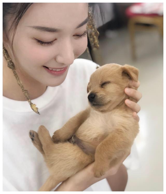 演员系列第一百二十五期第二季张楚然现代装也很美