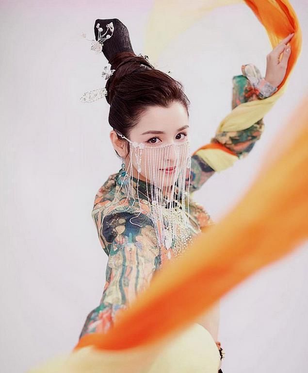 哈妮克孜化身仙女飞天敦煌彰显年轻新国风