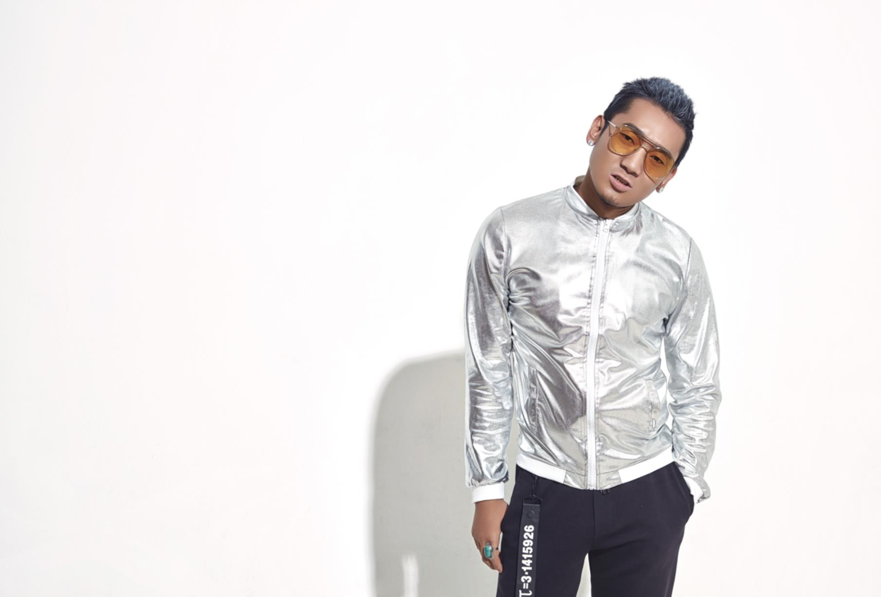 扎西平措新歌登顶音乐人气榜 旅行找寻音乐灵感