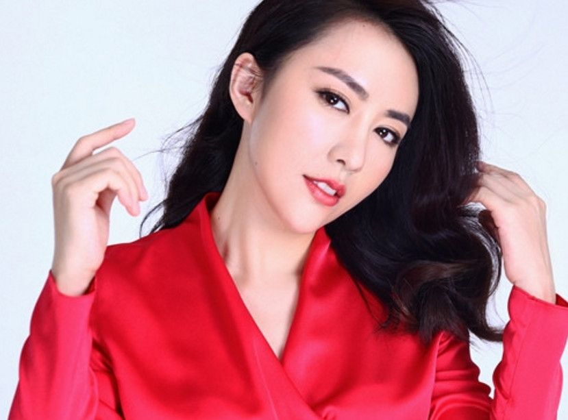 烈焰红唇 朱娜美图照片御姐范十足_高清图集_新浪网