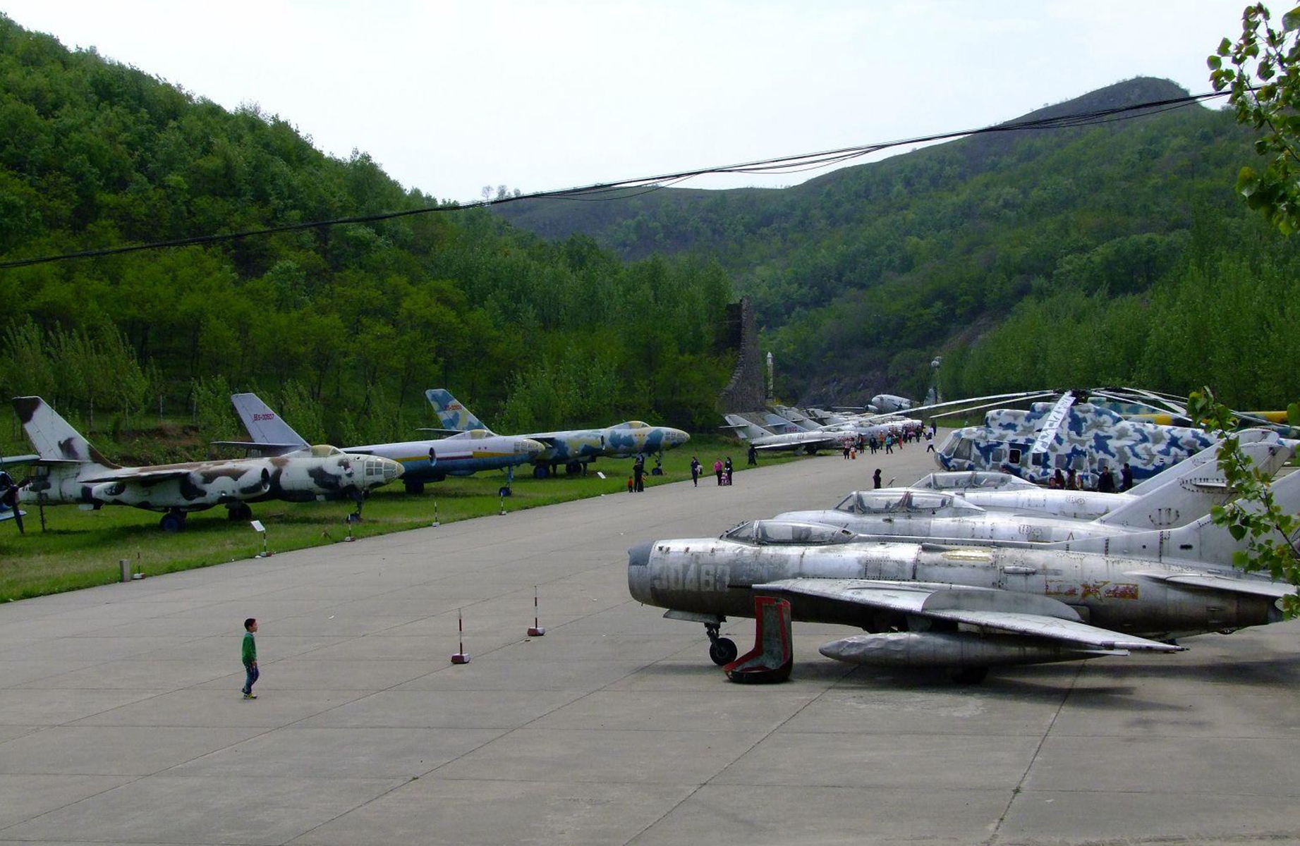 中国大山中的飞机坟场,里面为何有2000架战机?还承担着特殊用途