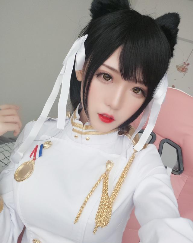 腐团儿cos碧蓝航线游戏角色,还原度满分,粉丝表示想当指挥官