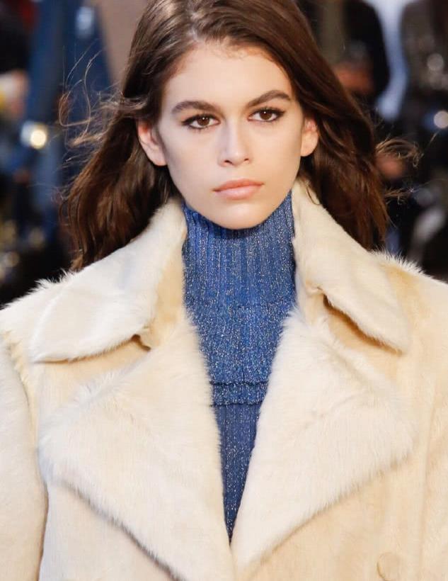 凯雅·杰柏纽约街拍,展示今日份美丽,诠释什么叫九头身