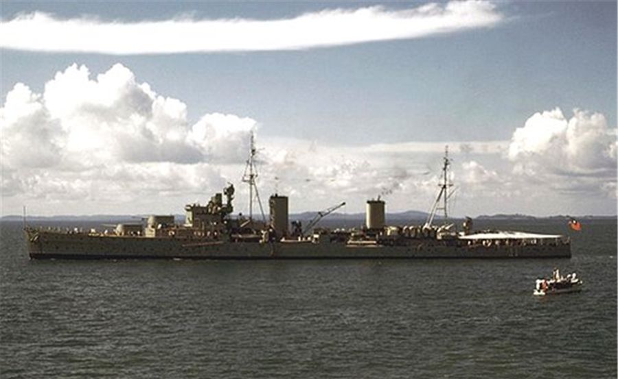 老照片:解放战争期间,国民党起义的最大军舰,重庆号巡洋舰