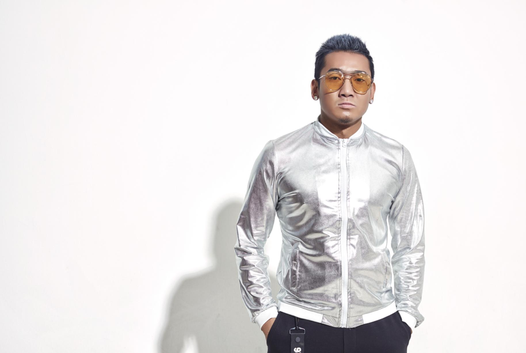 扎西平措新歌《唱一首自己的歌》上线 轻快旋律记录真实自我