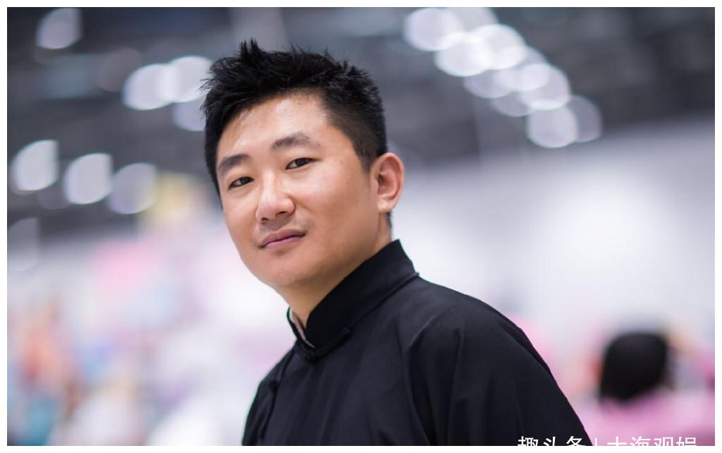 德云社一位宝藏男孩,文痞风格惹人喜爱,却因老妈的职业被关注