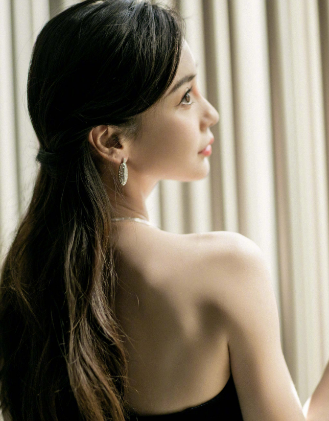 女明星晚礼服露美背,杨幂背部白皙透亮美,杨颖背部肌肉显健康美|美背