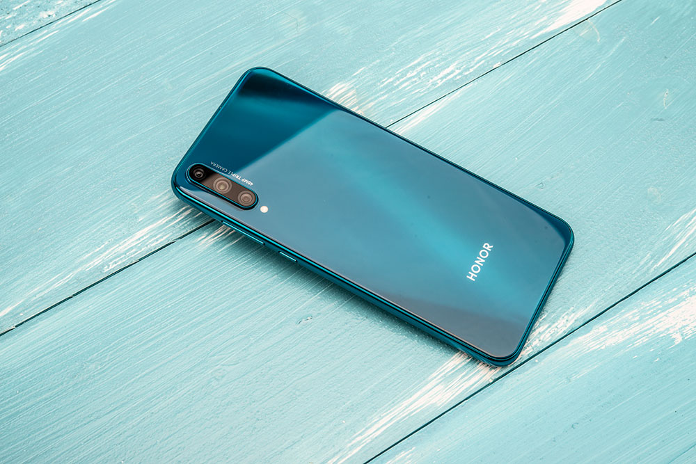 荣耀20青春版图赏幻彩渐变彰显年轻个性